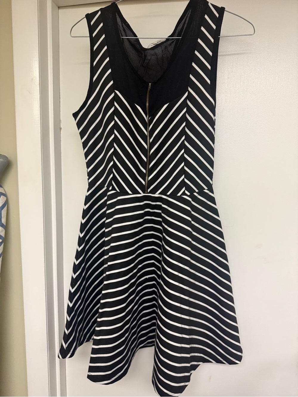 Sleeveless Black and White Striped Mini Dress with Front Zip